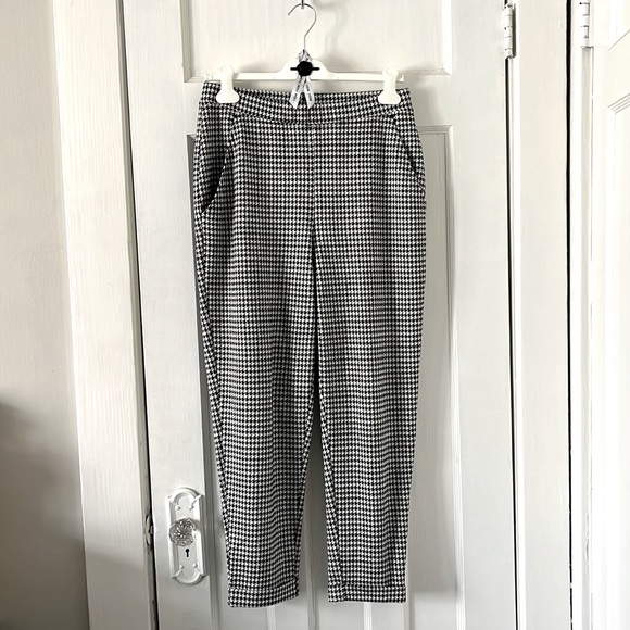 H&M Pants - H&M houndstooth pull-on pants M